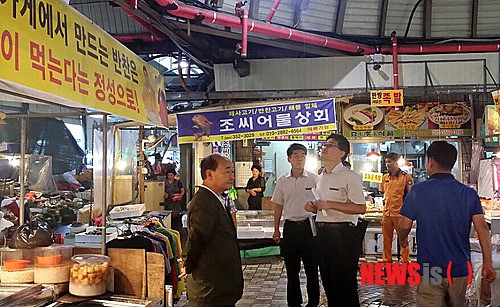 상설시장 점검에 나선 김기룡 밀양소방서장