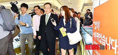 최성준 위원장, 휴대폰 판매 대리점 점검 나서