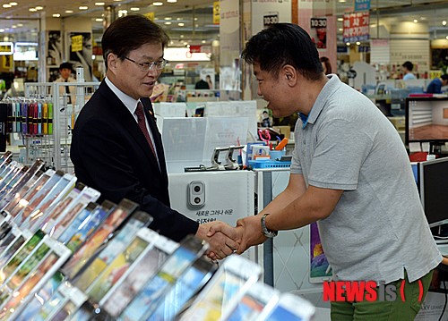 휴대폰 판매점 찾은 최양희 장관