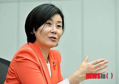 김희정 장관, 성폭력 관련 종사자 대우 필요해