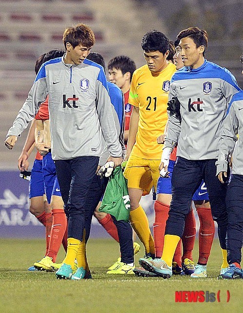 승리 자축하는 대표팀 골기퍼들