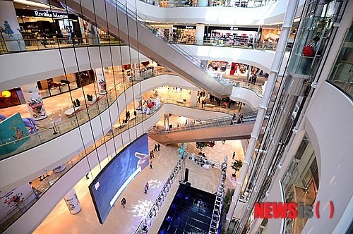 롯데월드몰 vs. 코엑스몰…강남 쇼핑몰 강자는 우리