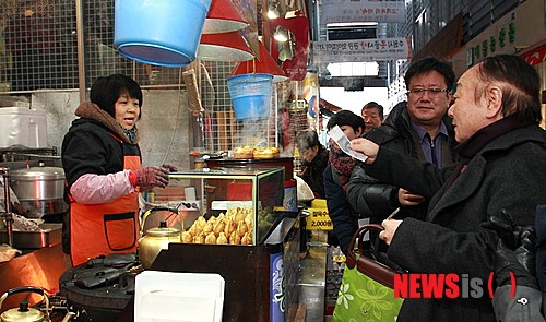 장 보는 현경대 수석부의장