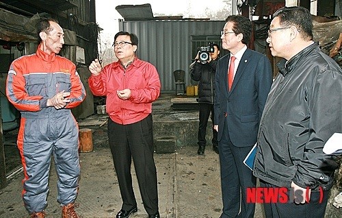 중부화훼 폐열 활용 소각장 둘러보는 농림장관