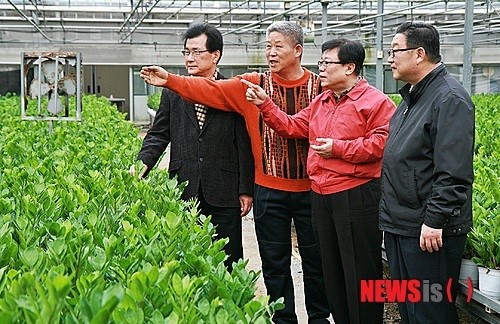 쓰레기 폐열 난방 음성 화훼단지…농림장관 방문