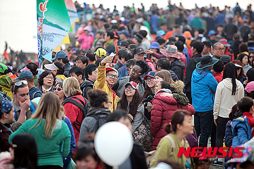 신비의 바닷길 축제 관광객들로 북적