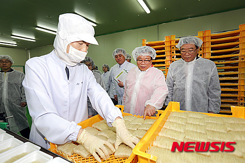 이동필 장관, 쌀 가공식품업체 방문