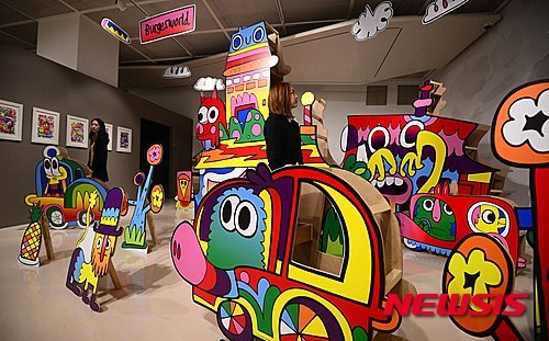그래피티 아티스트 존 버거맨의 버거월드 전시회
