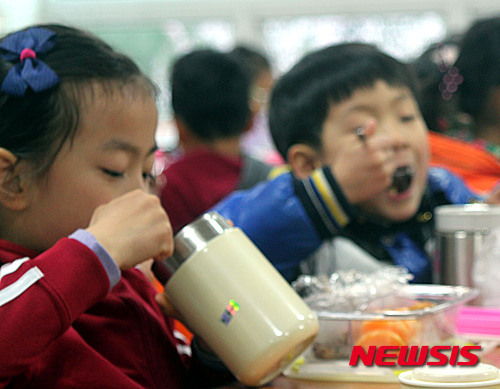 거창군 학생들 무상급식 반대 도시락 점심
