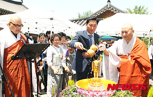 관불의식하는 이창우 동작구청장