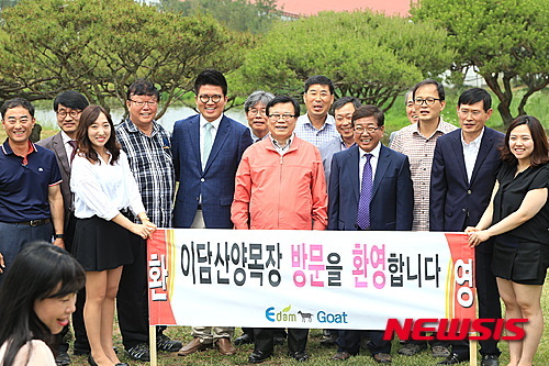 이동필 장관 산지생태축산 농장 방문