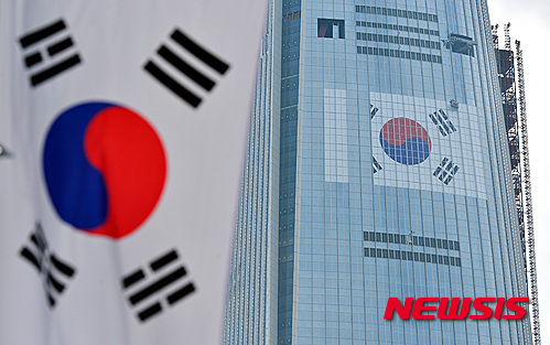 멀리서도 보이는 초대형 태극기
