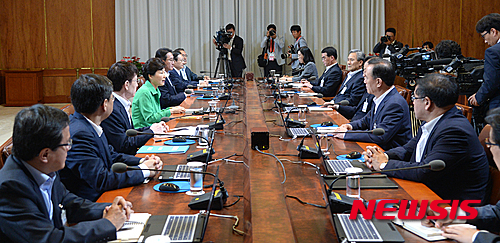 박근혜 대통령, 수석비서관 회의 주재