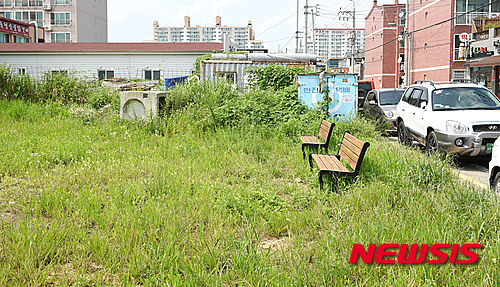 밀양 삼문동 쉼터 만들면 뭐하나 관리가 제로 인데