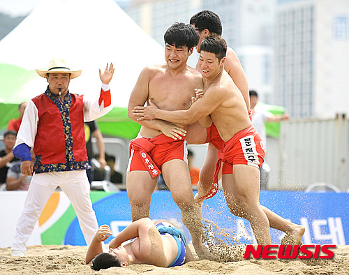 환호하는 여수공업고등학교 선수단