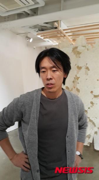 청담동, 그곳에서 너덜대는 도배지…연기백 곁집