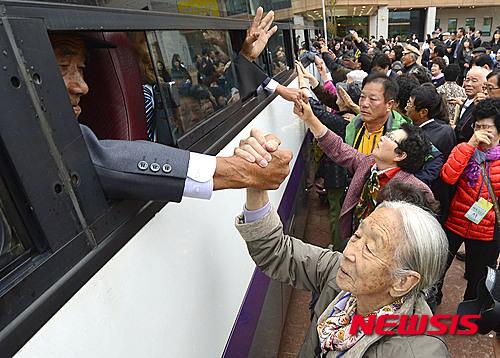  이산가족상봉- 65년만에 만난 부부 | 인스티즈