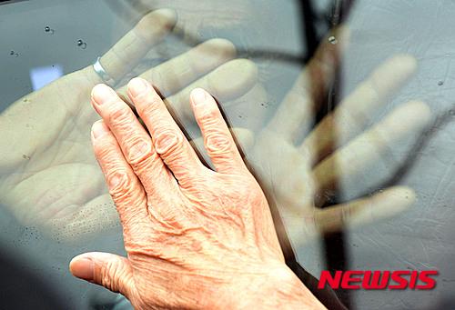  이산가족상봉- 65년만에 만난 부부 | 인스티즈