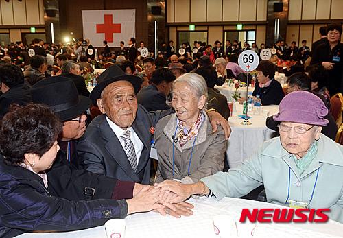  이산가족상봉- 65년만에 만난 부부 | 인스티즈