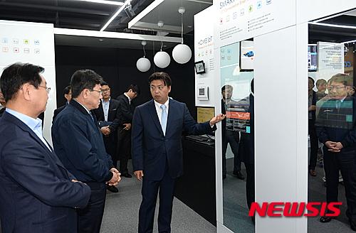 윤상직 장관, IoT 시스템 기업 현장방문