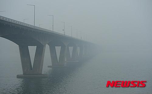 서울·경기 산발적 빗방울, 새벽까지 짙은 안개