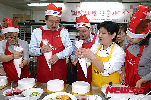케이크 만드는 새누리당 대표