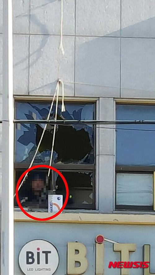 문재인 부산 사무소 인질극