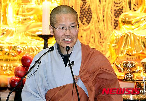 이임사 전하는 덕운 스님