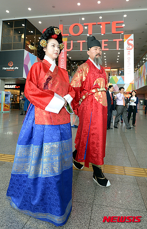 서울역 산책 나온 왕과 비