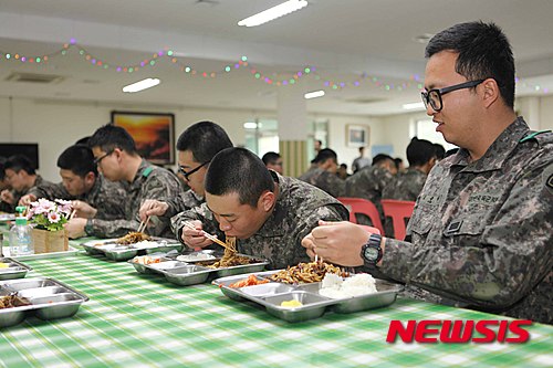 오감봉사단·주)스카이 타운, 육군 35사단 장병 대상 자장면 봉사활동