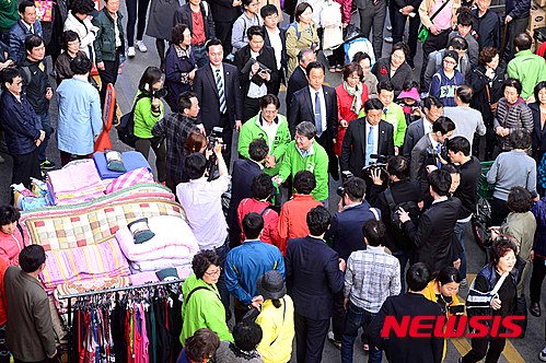 남성시장 속 안철수 찾기