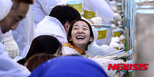 웃음 꽃 피는 사랑의 벽화그리기