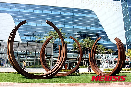 대전복합터미널에 설치된 베르나르 브네의 작품