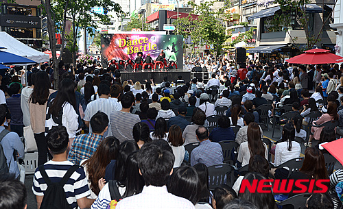 주말 신촌에서 즐기는 댄스경연대회