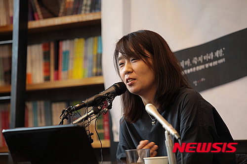 소설가 겸 시인의 존재 증명…한강 신작 흰
