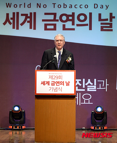 축사하는 미국 질병통제센터 팀 맥카피 수석 보건의료 정책관