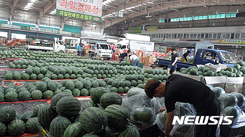 진주농산물도매시장, 여름 으뜸 과일 수박 인기