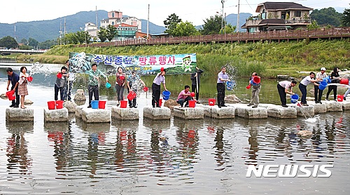 함양군, 수산종묘 방류 모습