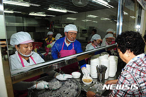 황선봉 예산군수, 배식봉사