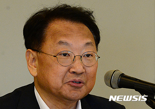모두발언하는 유일호 경제부총리