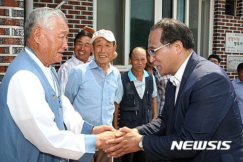 홍윤식 장관, 어르신 무더위쉼터 방문 점검