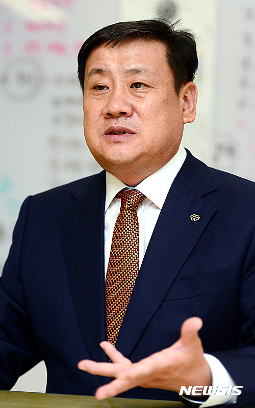 뉴시스와 인터뷰하는 서홍 대림산업 전무