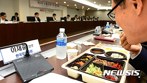 도시락 먹으며 수출을 논하다