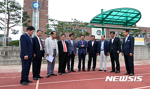 충남도의회, 학교 우레탄 트랙 점검 등 현장방문