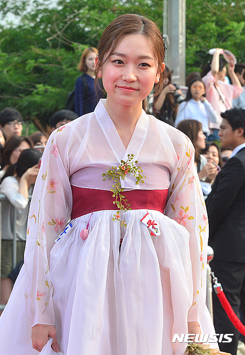 배우 김슬기, 단아한 한복