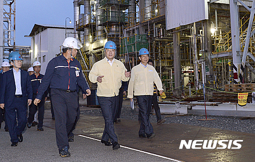 석유화학업체 방문한 주형환 장관