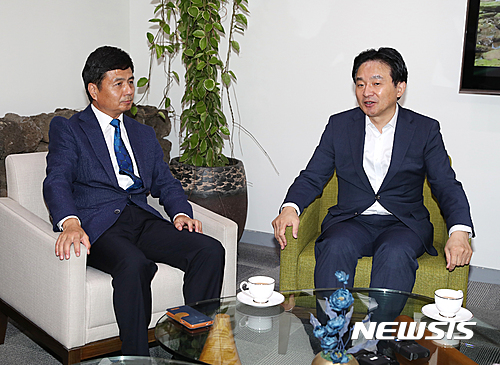 류츠페이(劉志非) 중국 부영사와 원희룡 제주지사