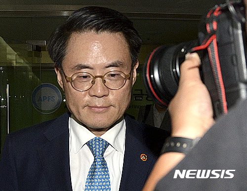 해임안 가결된 김재수 농림축산식품부 장관