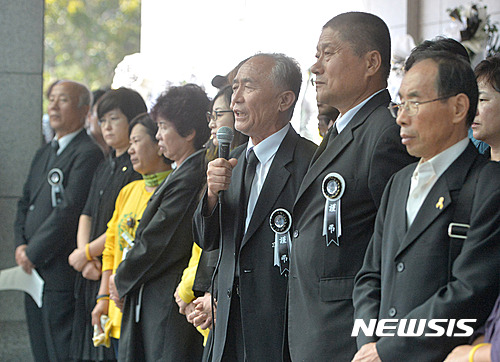 기자회견하는 정현찬 가톨릭농민회 의장
