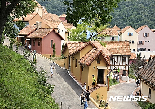 가평 쁘띠프랑스 메종 드 마리 & 메종 드 장 신축개장